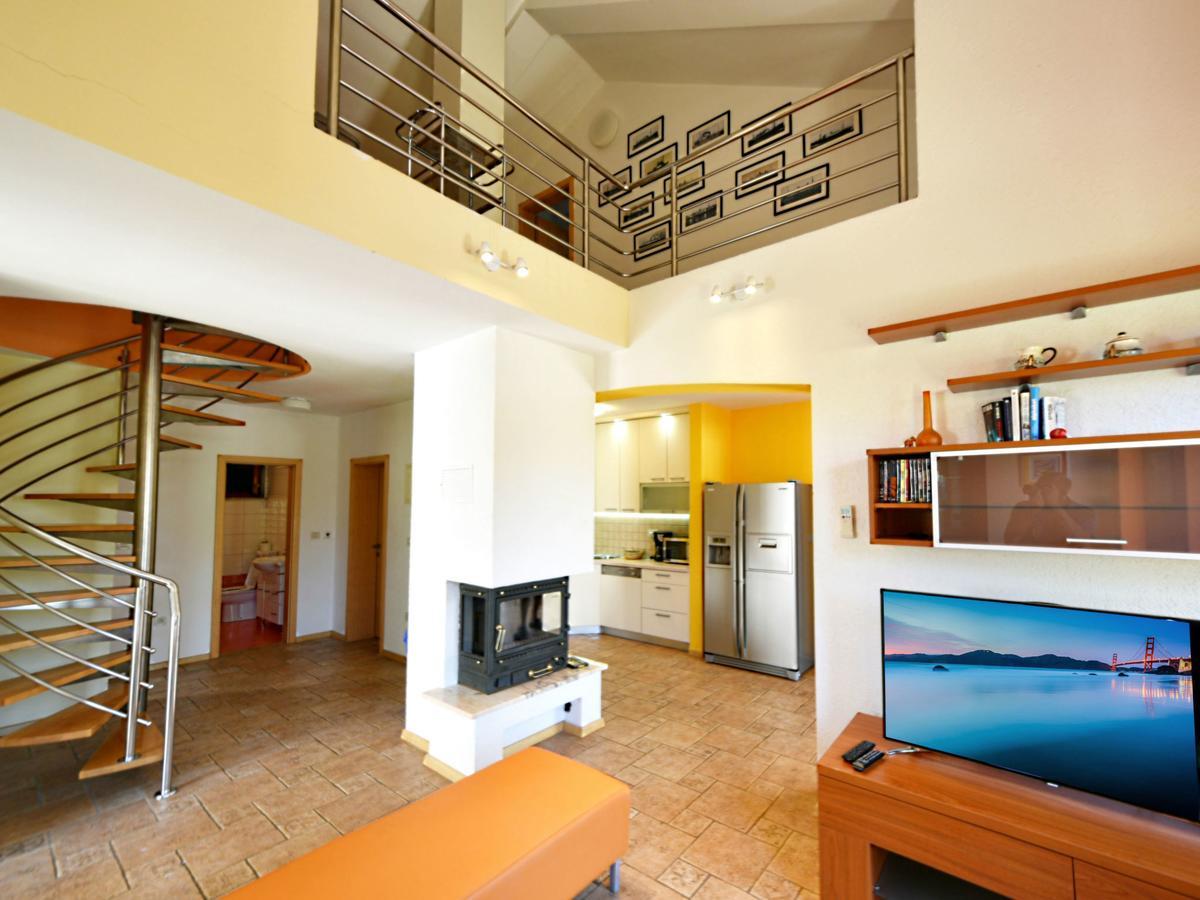 Villa Yellow House By Interhome Diklo Kültér fotó
